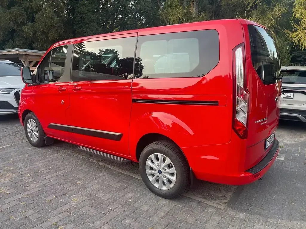 Gebraucht Ford Tourneo 131 PS (96 kW) 2023 Rot Van / Kleinbus