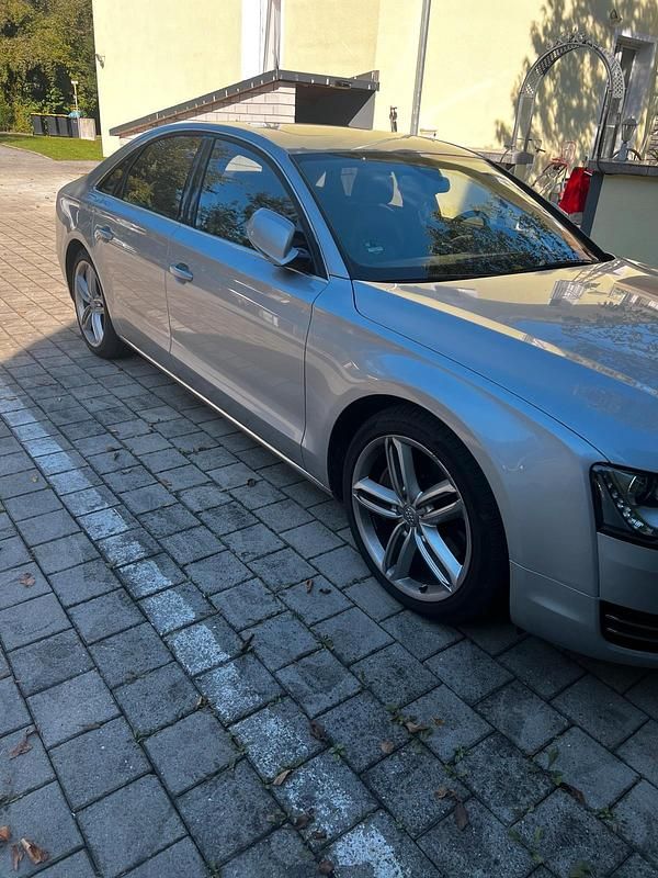 Second-hand Audi A8 250 CP (183 kW) 2010 Argintiu Berlinǎ