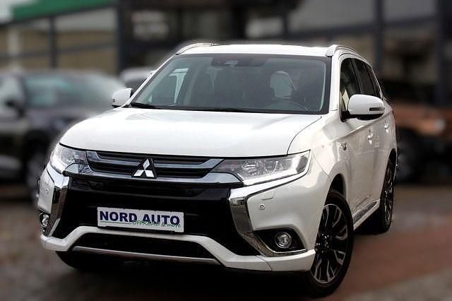 Weiß Gebraucht 2018 Mitsubishi Outlander P-HEV Top SUV | 20.790 € (Fairer Preis) - Bild 1/4