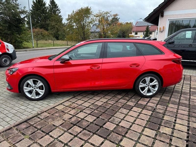 Używany Seat Leon FR 110 KM (80 kW) 2024 Czerwony Sedan/Limuzyna