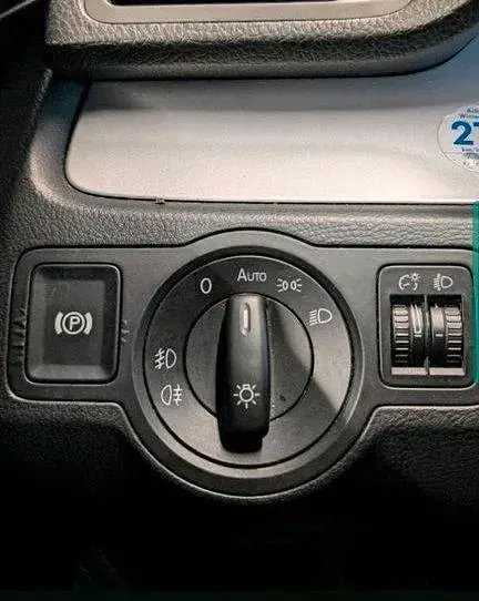 Second-hand VW Passat 95 CP (69 kW) 2008 Argintiu Berlinǎ