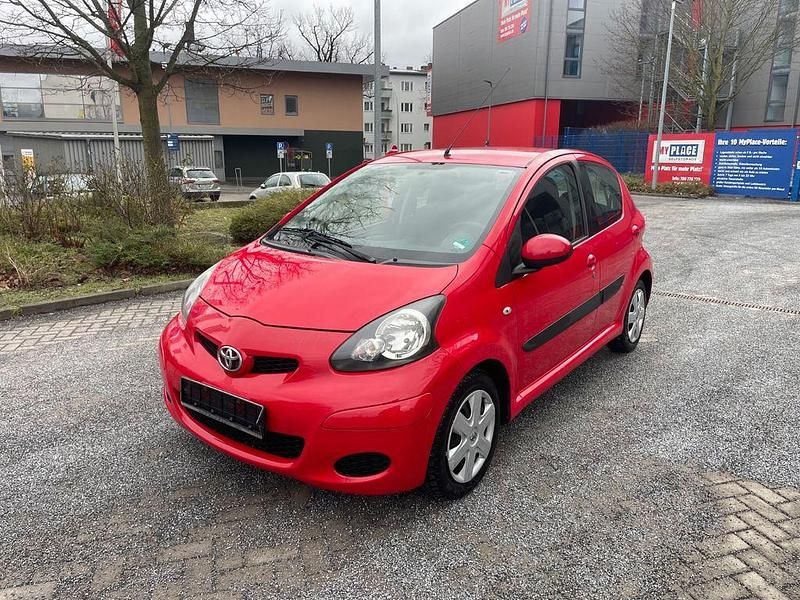 Gebraucht Toyota Aygo Cool 68 PS (50 kW) 2009 Rot Kleinwagen