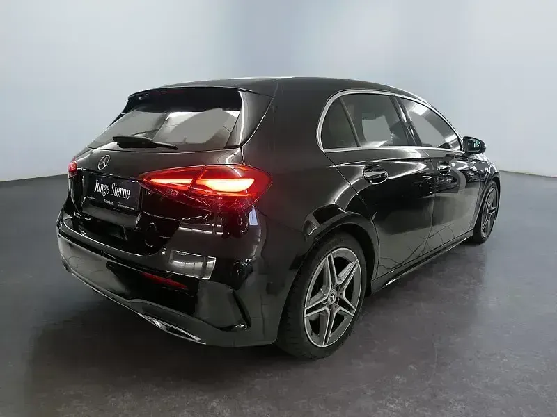 Gebraucht Mercedes A200 AMG 163 PS (119 kW) 2025 Schwarz Limousine