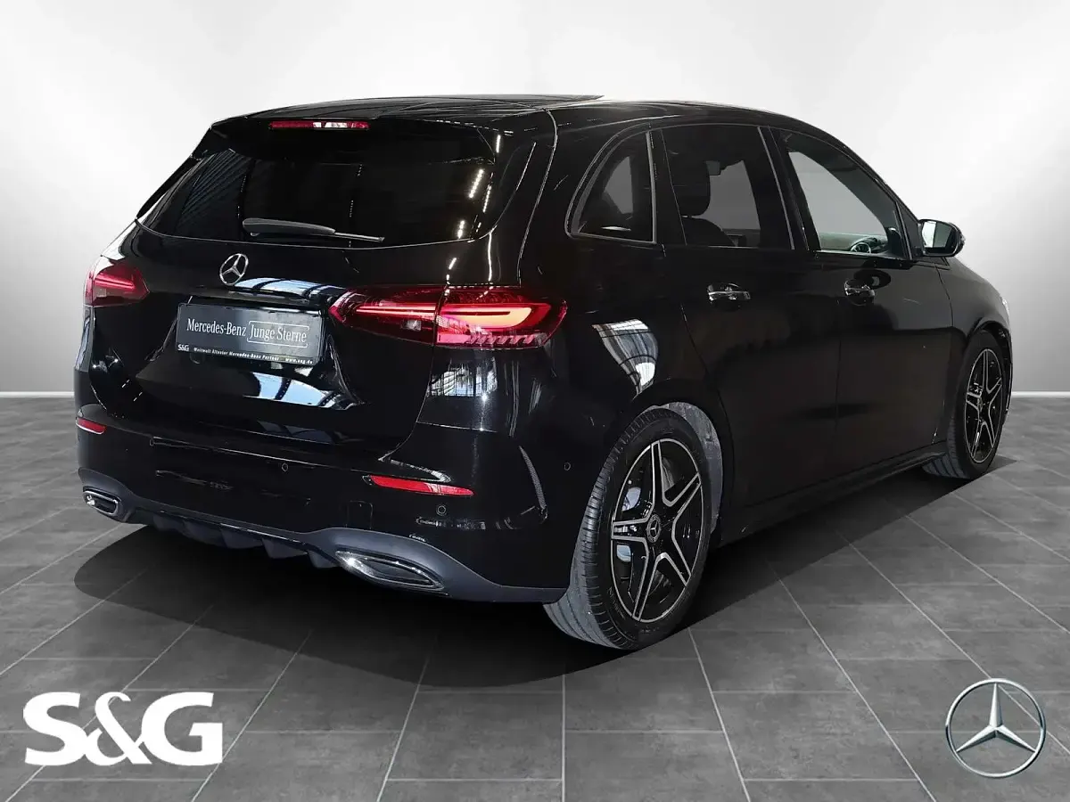 Gebraucht Mercedes B200 AMG 163 PS (119 kW) 2024 Metalliclack kosmosschwarz Kleinwagen