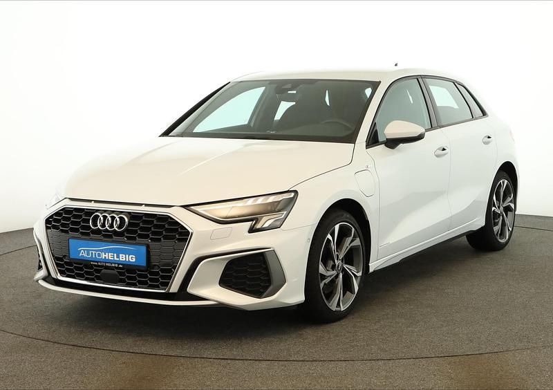 Gletscherweiß metallic Gebraucht 2021 Audi A3 S-Line SUV | 24.180 € (Etwas zu teuer) - Bild 1/4