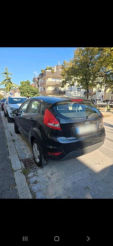 Gebraucht Ford Fiesta 85 PS (62 kW) 2011 Blau Kleinwagen