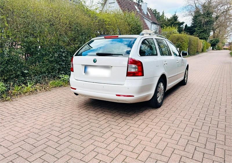 Gebraucht Skoda Octavia 140 PS (102 kW) 2013 Weiß Kombi