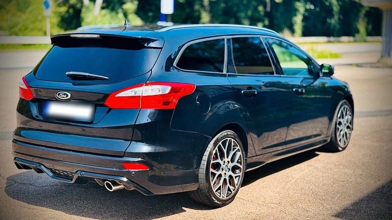 Gebraucht Ford Focus Titanium 163 PS (119 kW) 2014 Schwarz Kombi