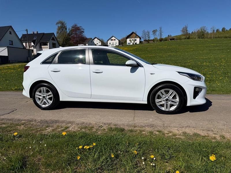 Gebraucht Kia Ceed Vision 140 PS (102 kW) 2021 Weiß Kleinwagen
