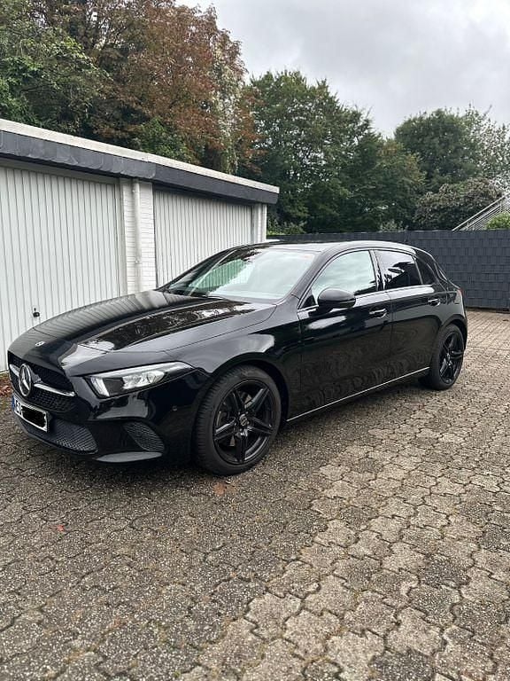 Schwarz Gebraucht 2019 Mercedes A250 Limousine | 20.900 € (Superpreis) - Bild 1/4