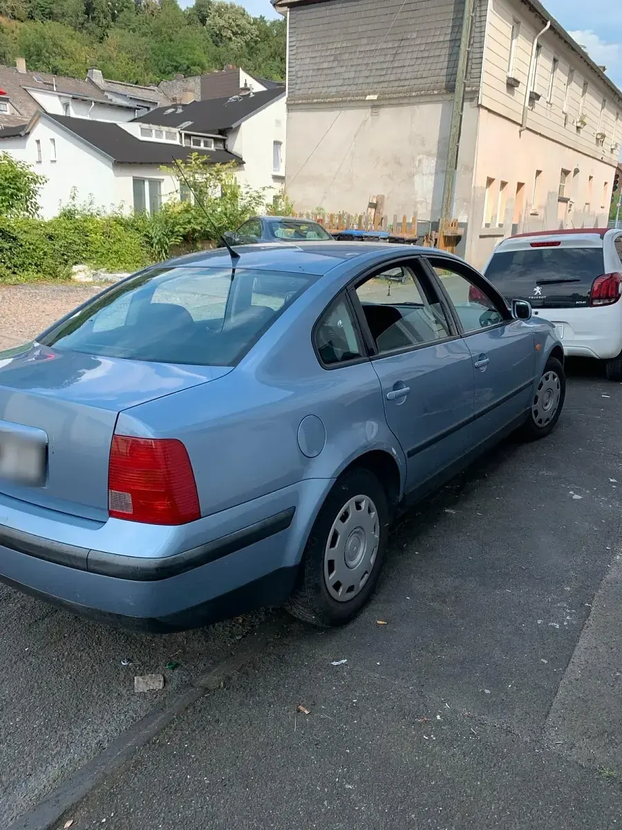 Gebraucht VW Passat 101 PS (74 kW) 1997 Blau Limousine