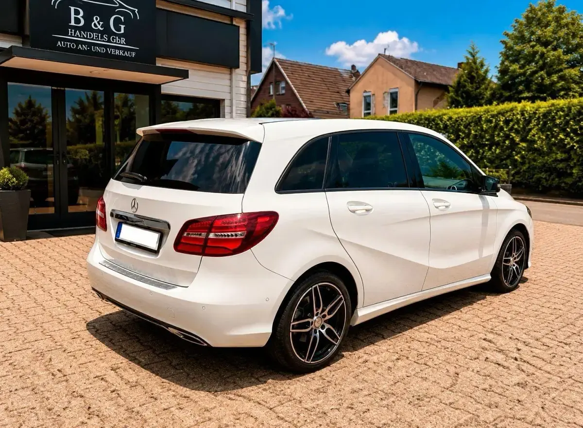 Gebraucht Mercedes B250 211 PS (155 kW) 2016 Weiß Kleinwagen
