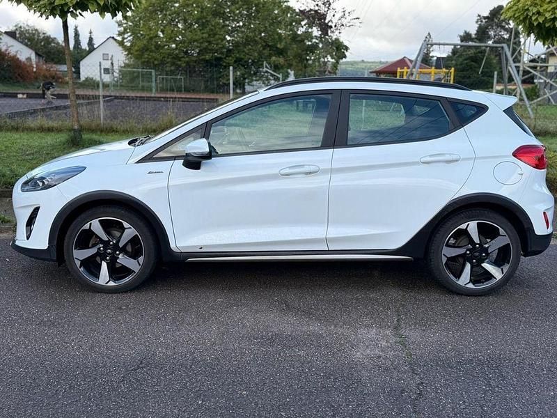 Gebraucht Ford Fiesta Active X 155 PS (114 kW) 2022 Weiß Limousine