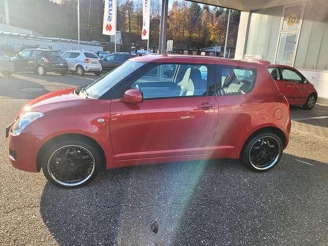 Gebraucht Suzuki Swift 92 PS (67 kW) 2009 Rot Kleinwagen