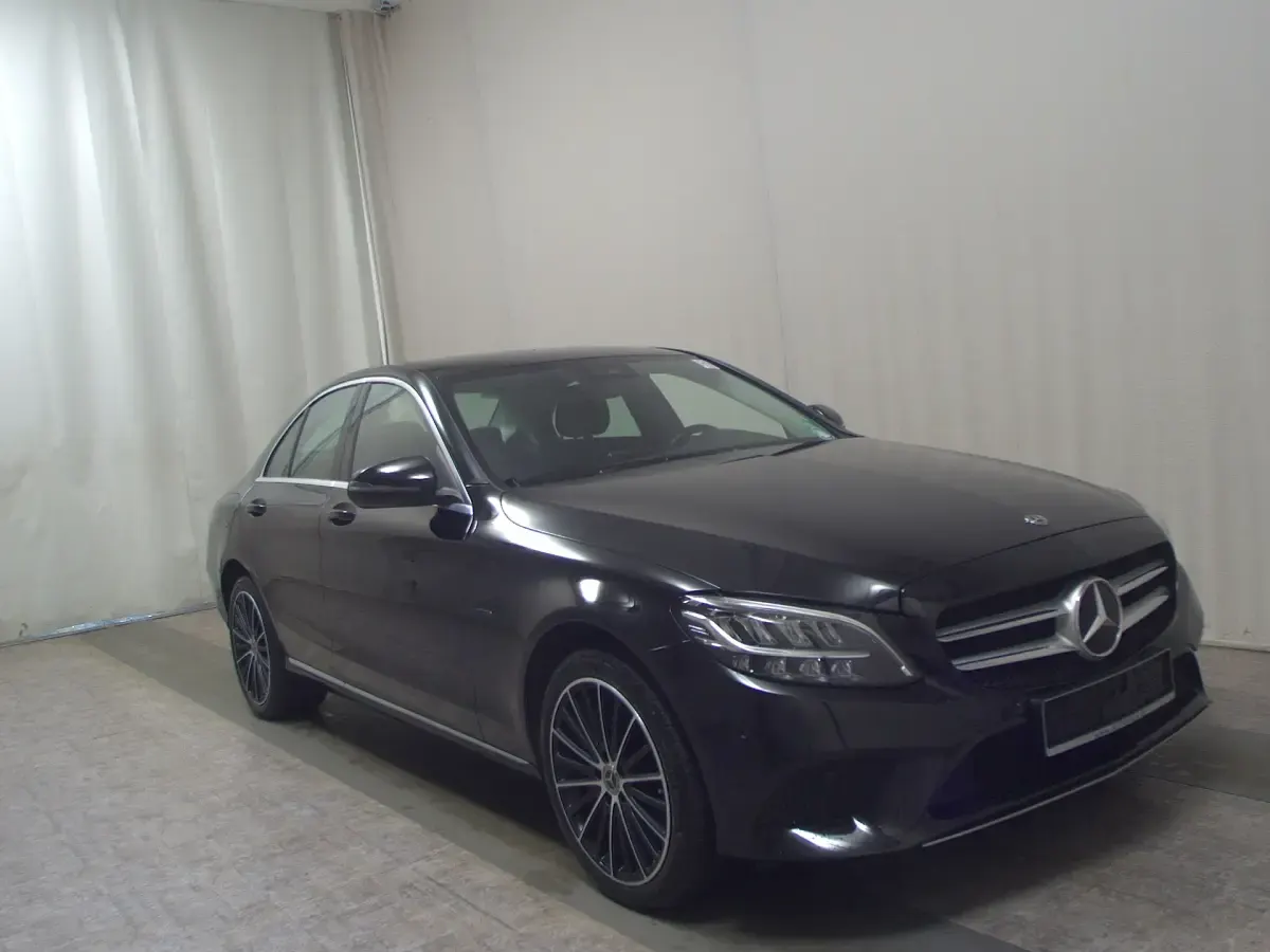 Gebraucht Mercedes C300e Avantgarde 306 PS (225 kW) 2020 Schwarz Limousine