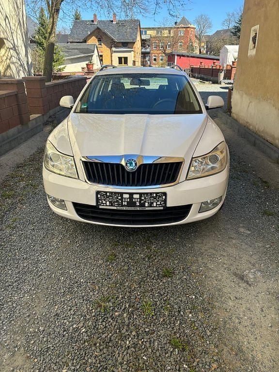 Second-hand Skoda Octavia Elegance 105 CP (77 kW) 2013 Alb Break