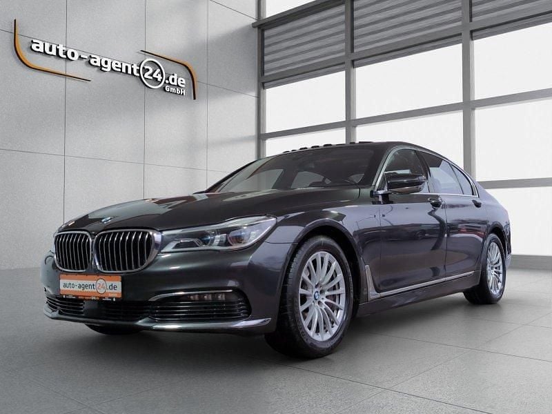 Gebraucht BMW 750 Sport Line 449 PS (330 kW) 2017 Sophistograu metallic Limousine