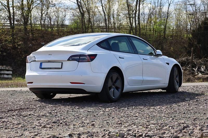 Gebraucht Tesla Model 3 Standard Range 208 kW (283 PS) 2021 Weiß Limousine