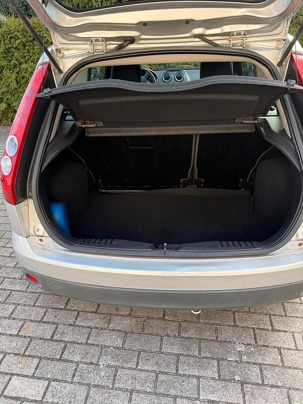 Gebraucht Ford Fiesta 60 PS (44 kW) 2006 Silber Kleinwagen