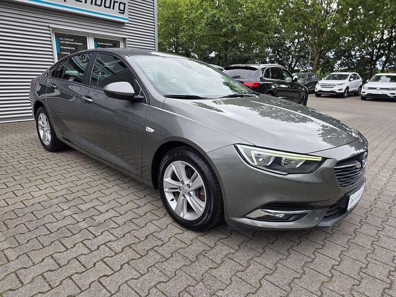 Usado Opel Insignia Edition 136 HP (100 kW) 2017 Cinzento Coupé