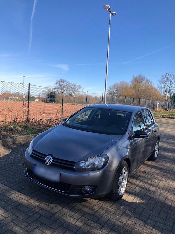 Gebraucht VW Golf VI 105 PS (77 kW) 2011 Grün Kleinwagen