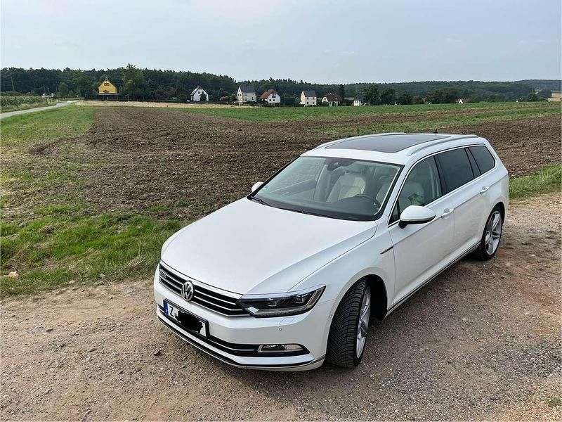 Weiß Gebraucht 2015 VW Passat Highline Kombi | 15.400 € (Fairer Preis) - Bild 1/4