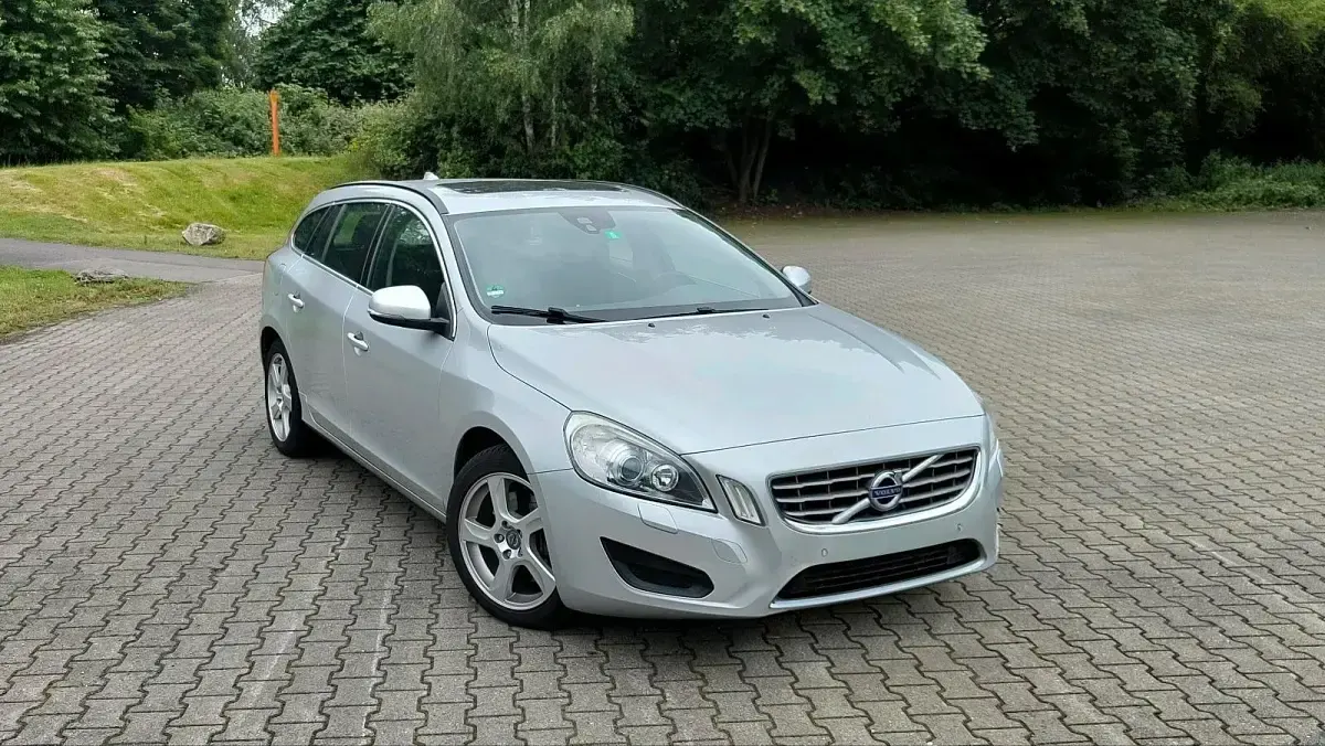 Gebraucht Volvo V60 215 PS (158 kW) 2013 Silber Kombi