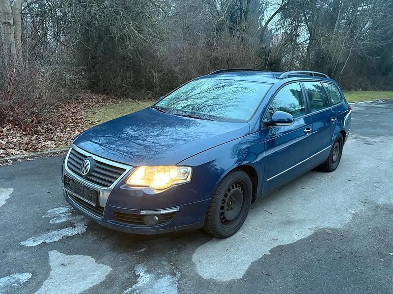 Blau Gebraucht 2006 VW Passat Kombi | 1.350 € (Superpreis) - Bild 1/4