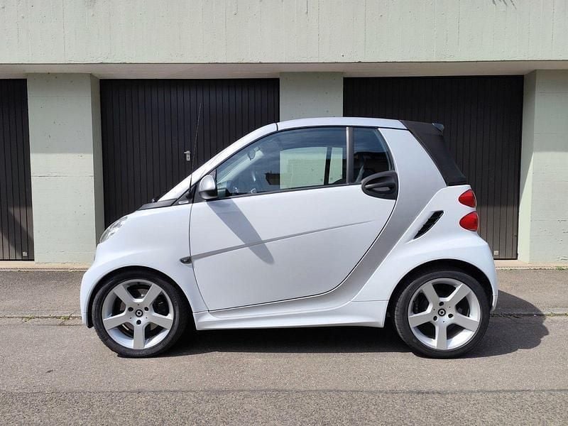 Weiß Gebraucht 2012 Smart ForTwo Cabrio Brabus Cabrio | 9.750 € (Fairer Preis) - Bild 1/4