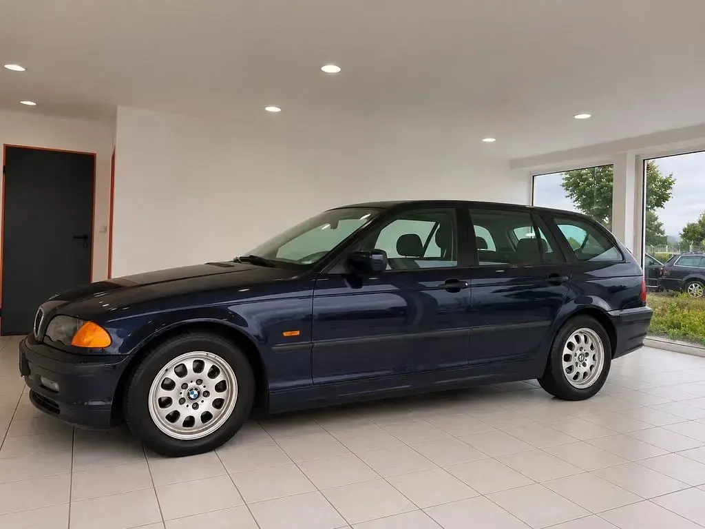 Gebraucht BMW 320 150 PS (110 kW) 2001 Blau Kombi