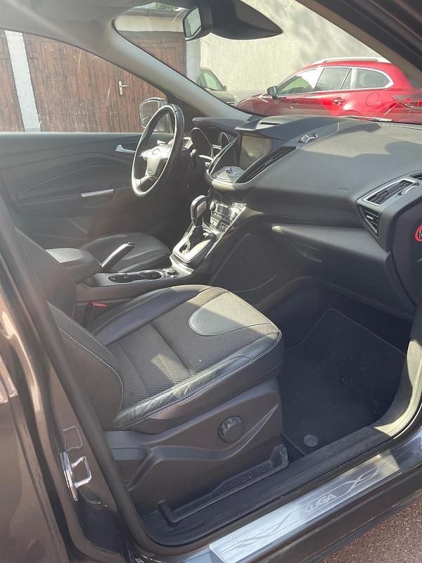 Gebraucht Ford Kuga Titanium 150 PS (110 kW) 2016 Grau SUV