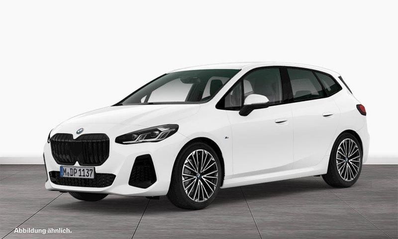 Weiß Gebraucht 2024 BMW 220 Active Tourer Luxury Line Van / Kleinbus | 34.912 € (Teuer) - Bild 1/3
