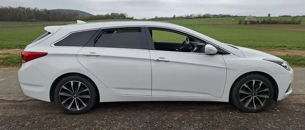 Gebraucht Hyundai i40 141 PS (103 kW) 2018 Weiß Kombi