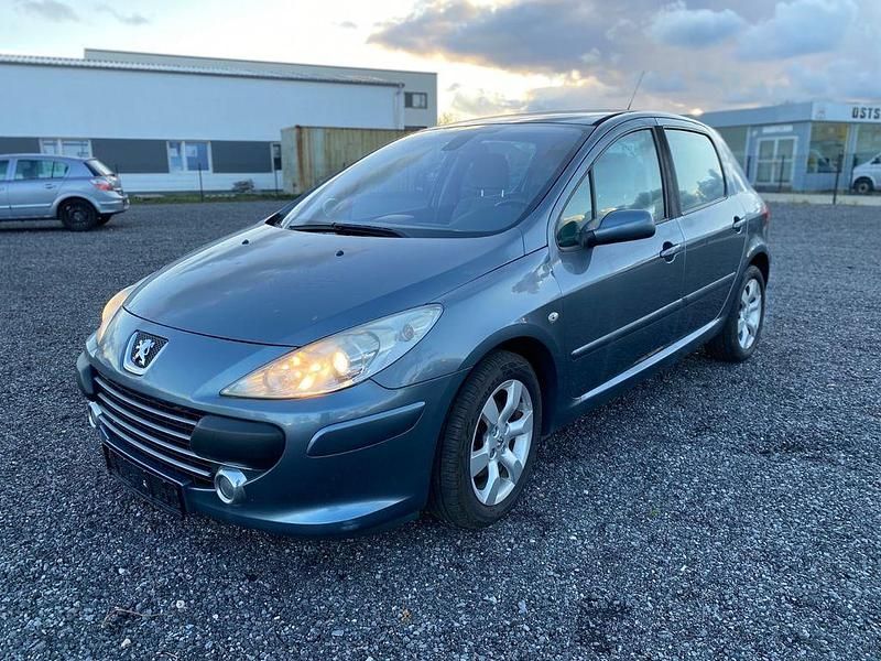 Grau Gebraucht 2006 Peugeot 307 Tendance Limousine | 1.880 € (Teuer) - Bild 1/4