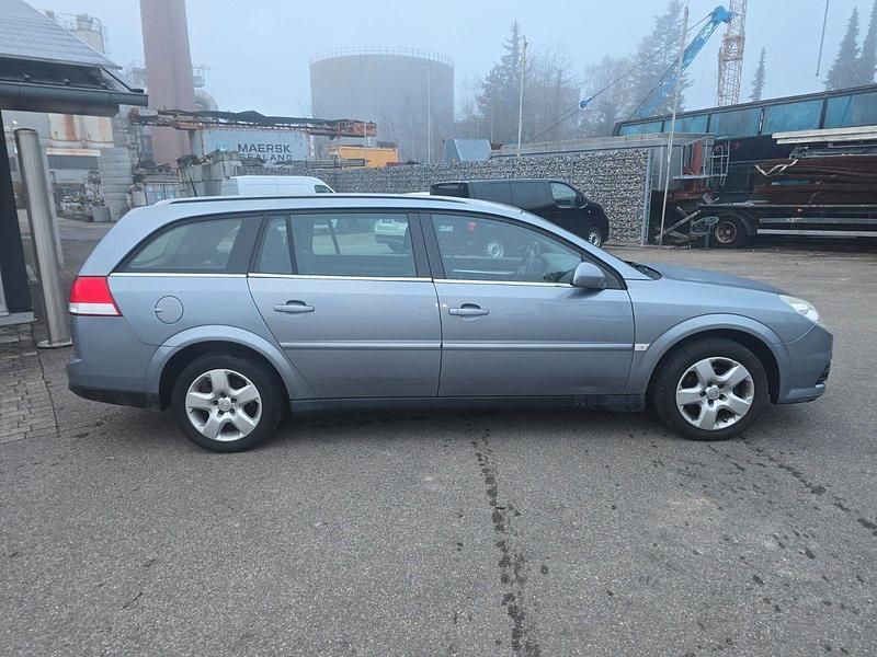 Gebraucht Opel Vectra Edition 140 PS (102 kW) 2006 Silber Kombi