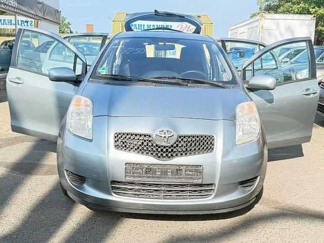 Gebraucht Toyota Yaris Sol 87 PS (63 kW) 2006 Silber Limousine