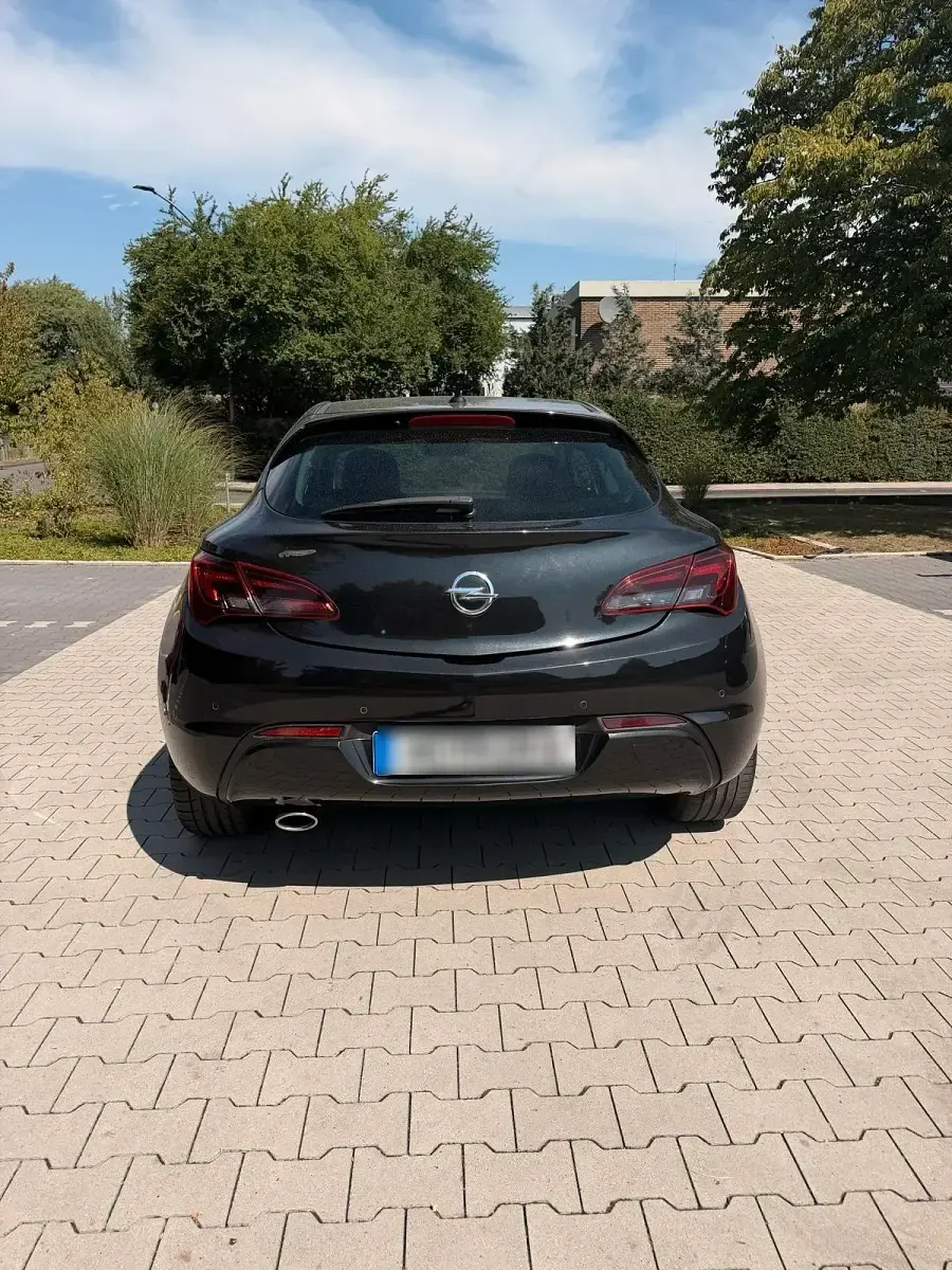 Gebraucht Opel Astra GTC 165 PS (121 kW) 2013 Schwarz Coupé