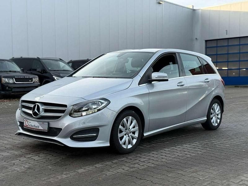Silber Gebraucht 2016 Mercedes 200 Limousine | 14.990 € (Guter Preis) - Bild 1/2