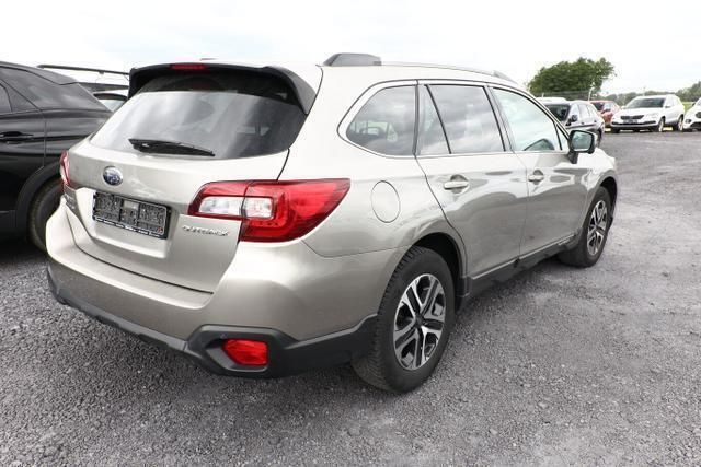 Silber metallic silber metallic Gebraucht 2019 Subaru Outback Active SUV | 24.893 € (Teuer) - Bild 1/4