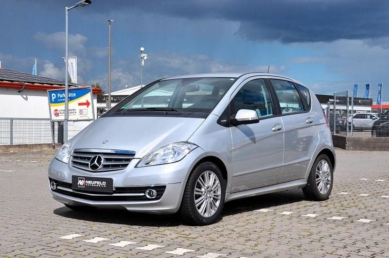 Silber Gebraucht 2012 Mercedes A180 Limousine | 9.900 € (Guter Preis) - Bild 1/4