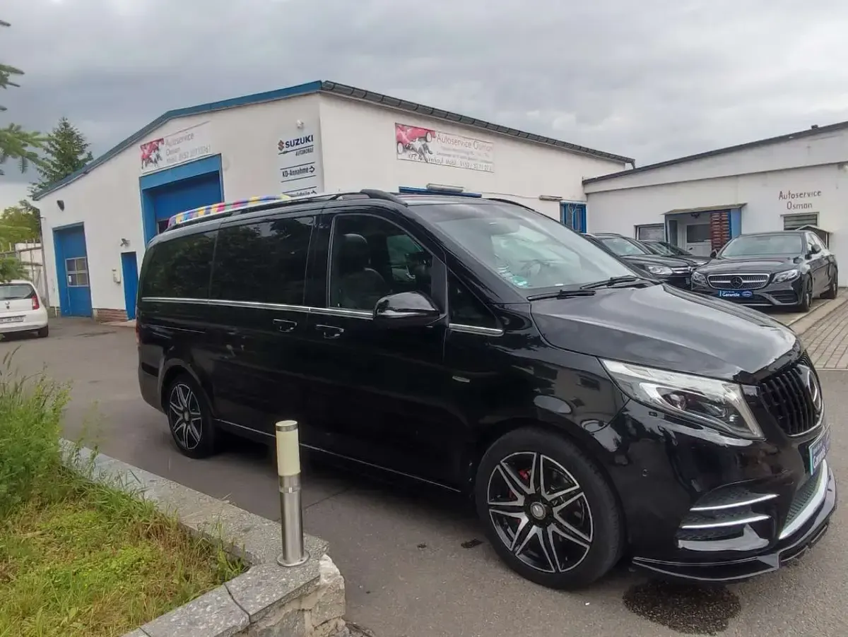 Gebraucht Mercedes V250 AMG line 190 PS (139 kW) 2017 Obsidianschwarz metallic Van / Kleinbus