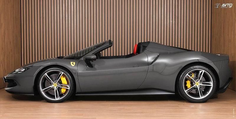 Gebraucht Ferrari 296 831 PS (611 kW) 2025 Grau Cabrio