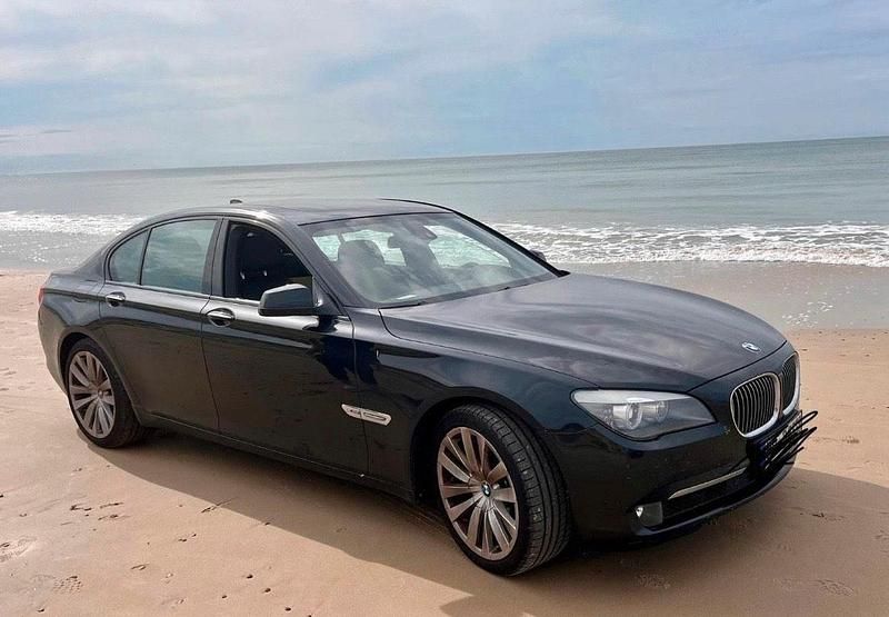 Schwarz Gebraucht 2011 BMW 740 Limousine | 15.300 € (Fairer Preis) - Bild 1/4