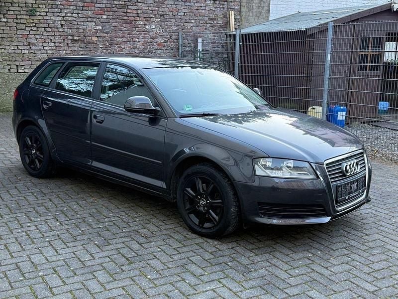Grau Gebraucht 2009 Audi A3 Ambiente Limousine | 3.500 € (Superpreis) - Bild 1/4