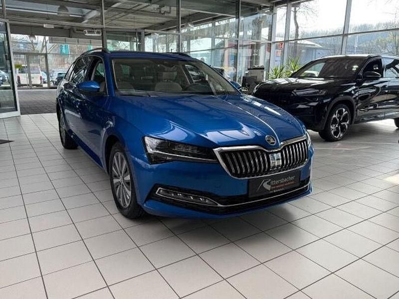 Gebraucht Skoda Superb Style 200 PS (147 kW) 2023 Raceblau metallic Kombi