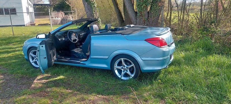 Gebraucht Opel Astra Cabriolet 200 PS (147 kW) 2009 Blau Cabrio