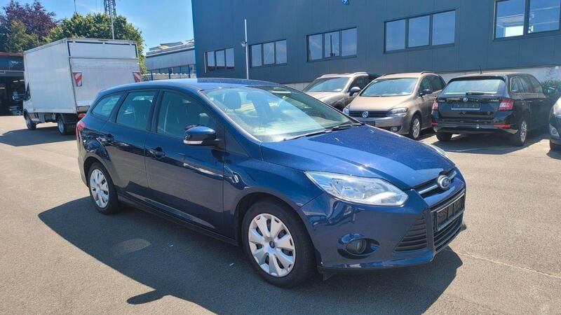 Blau Gebraucht 2012 Ford Focus Trend Kombi | 3.690 € (Guter Preis) - Bild 1/4