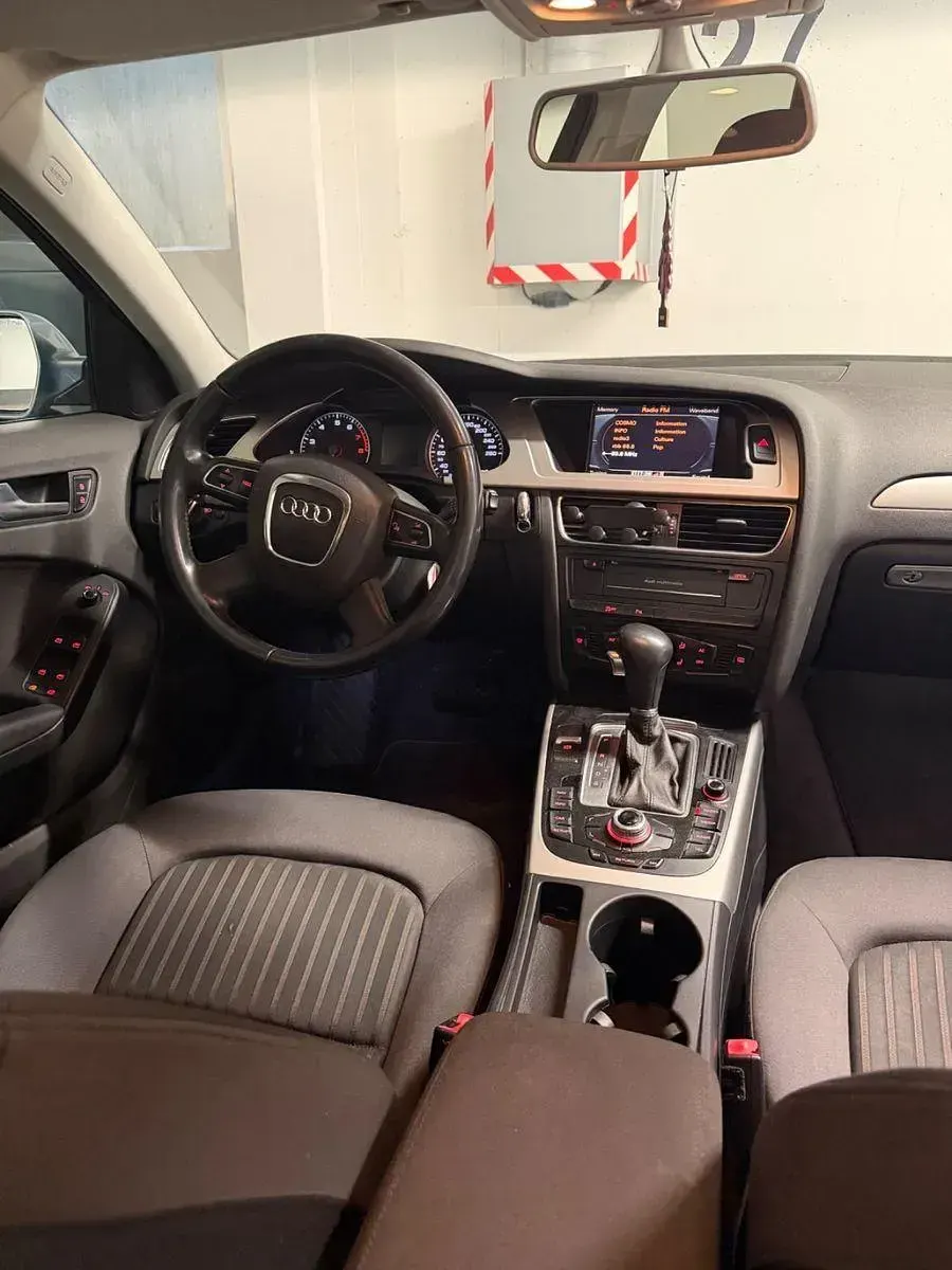 Gebraucht Audi A4 Ambiente 160 PS (117 kW) 2010 Blau Kombi