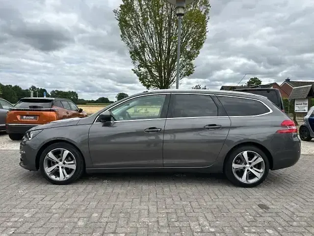 Gebraucht Peugeot 308 SW Allure 131 PS (96 kW) 2020 Grau Kombi