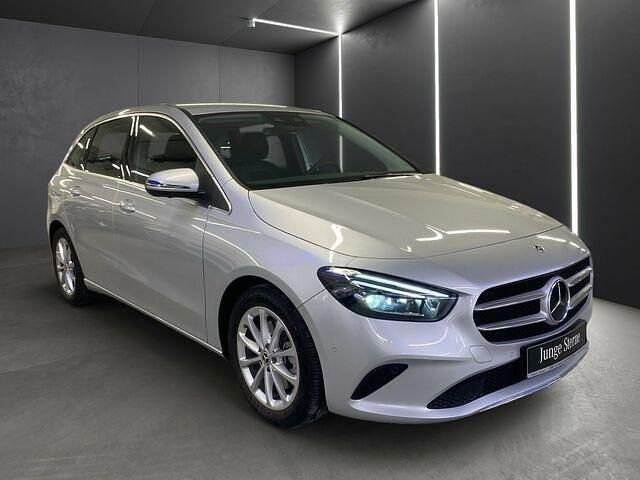 Gebraucht Mercedes B220 190 PS (139 kW) 2022 Silber Kleinwagen